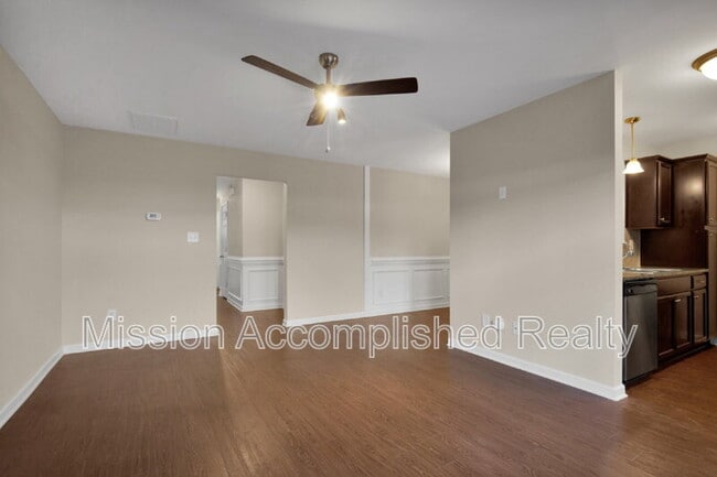 Building Photo - 2644 Middle Br Bnd