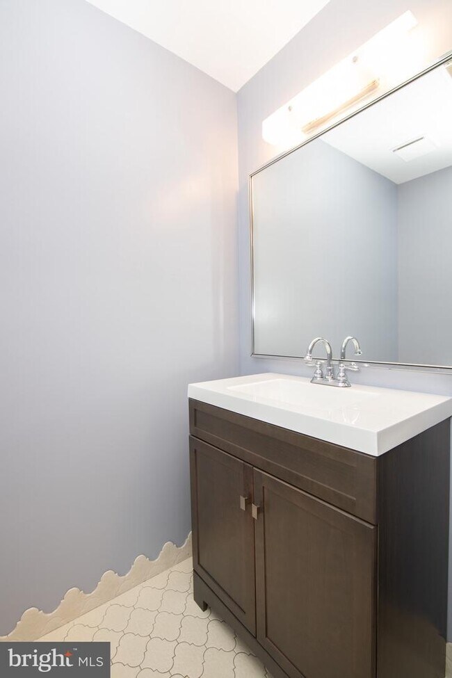 Building Photo - 322 Kings Croft Dr