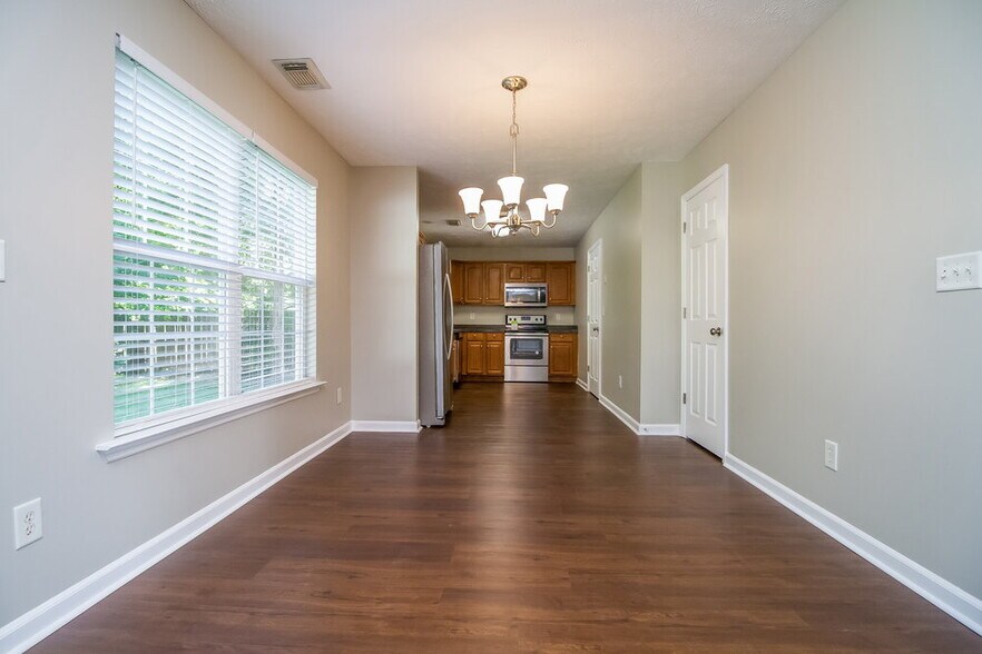 Building Photo - 365 Clearlake Dr