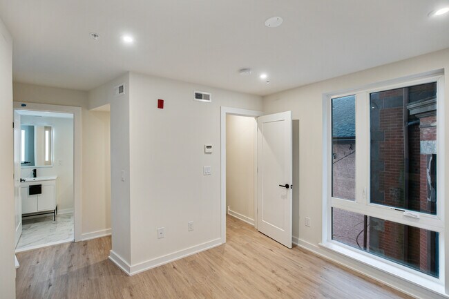 Building Photo - 933 N 29th St