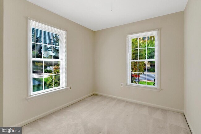 Building Photo - 5964 Norham Dr