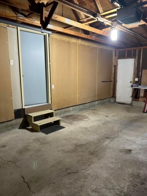Building Photo - 233 N Fanelle Ave