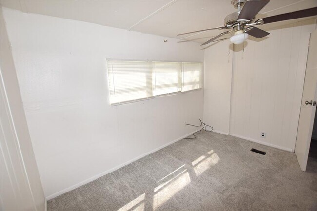 Building Photo - 820 Gee Creek Ct