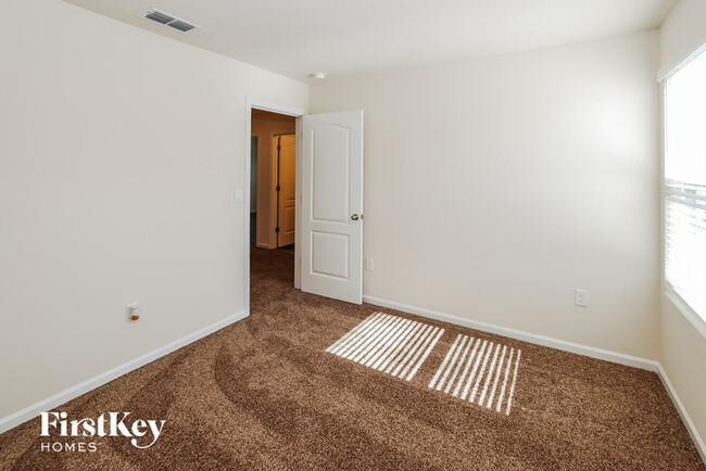 Building Photo - 325 Jarama Cir