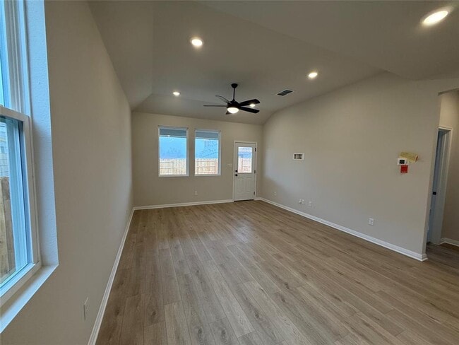 Building Photo - 179 Kings Cyn Dr