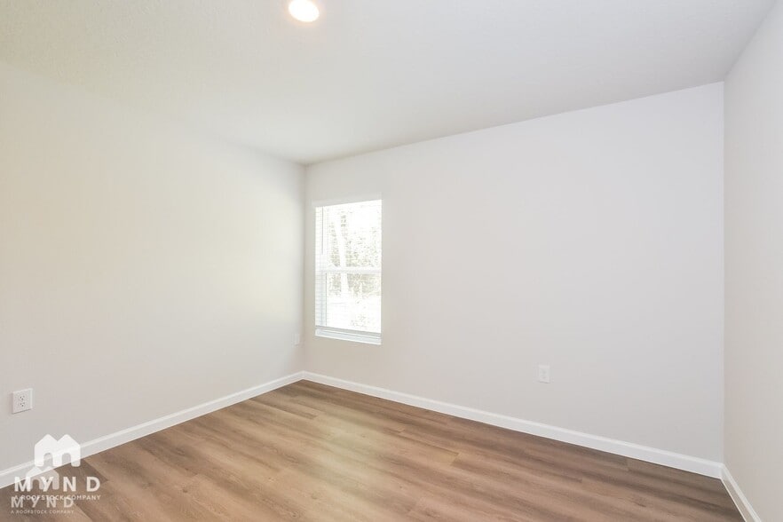 Building Photo - 19 Birchview Pl