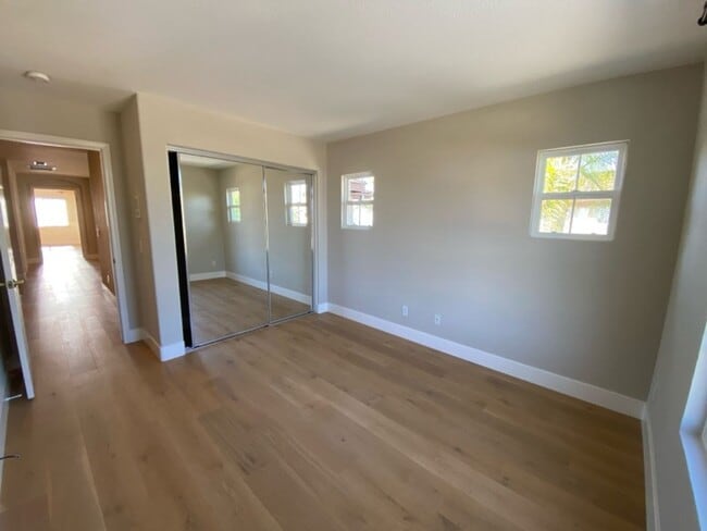 Building Photo - Great 5 Bd/3Bth in the San Marcos Santa Fe...