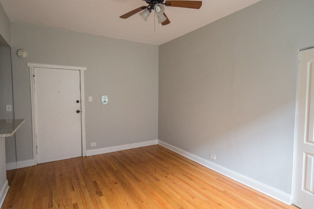 Building Photo - 4619 N Paulina St