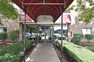 Building Photo - 1460 Fairlane Dr