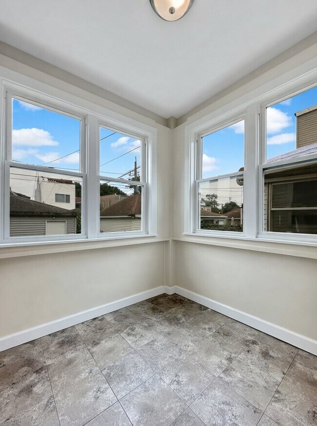 Building Photo - 1319 N Ridgeway Ave