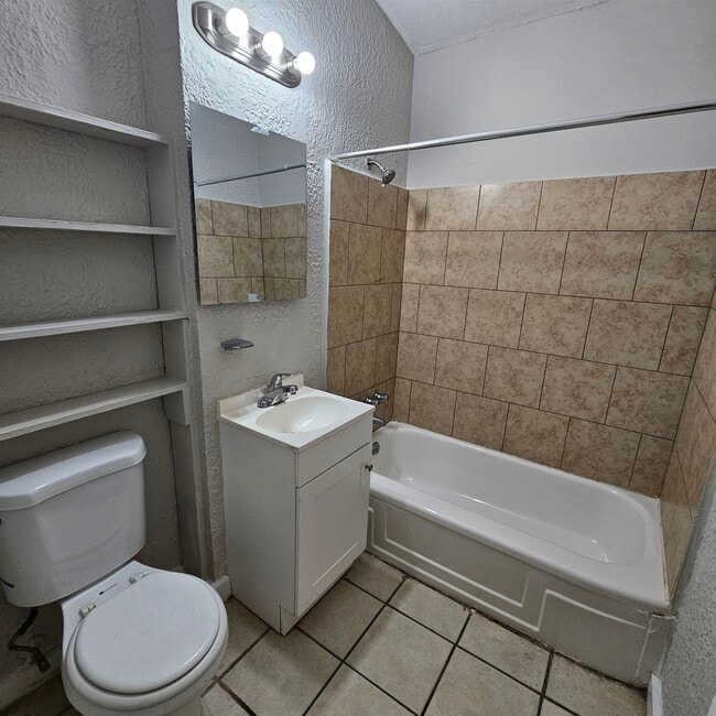 Building Photo - 1516 Majestic Ave