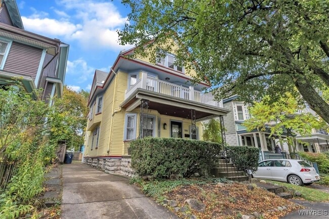 Primary Photo - 260 Baynes St