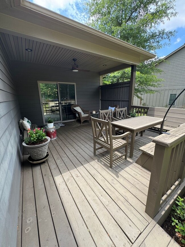 Building Photo - Charming 3 Bed 2.5 Bath Furnished Cottage ...