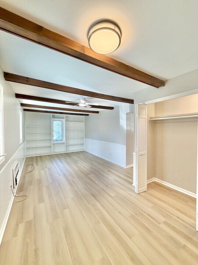 Building Photo - 520 Cricklewood Dr