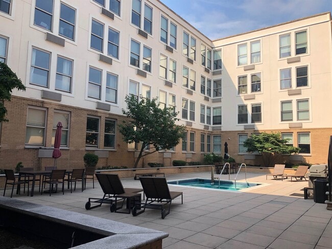 Building Photo - 10 Regent St