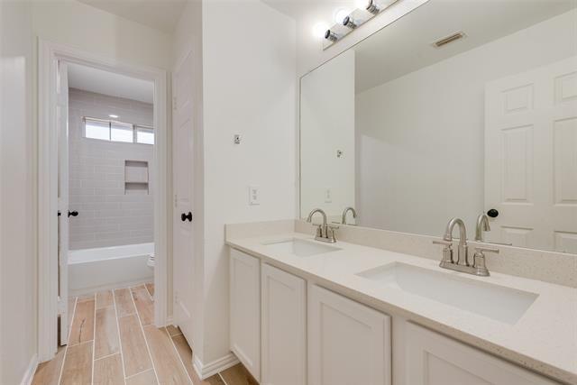 Building Photo - 3400 Oleander Dr