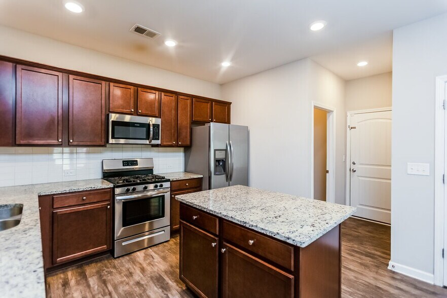 Building Photo - 387 Lenore Ct