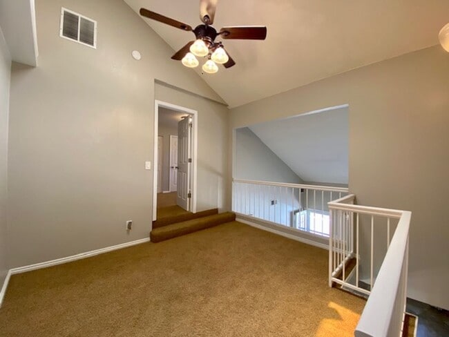 Building Photo - 2 BEDROOM APARTMENT DOWNTOWN IN ST. GEORGE