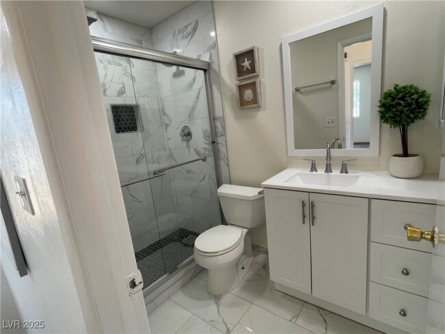 Building Photo - 5005 Celebrity Cir