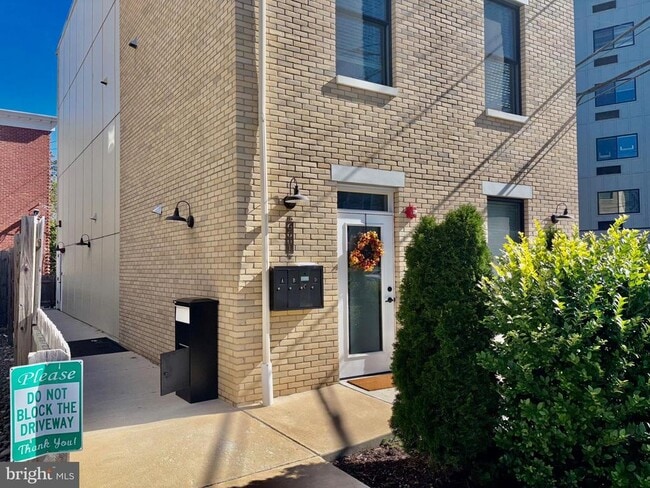 Building Photo - 6601 Ridge Ave