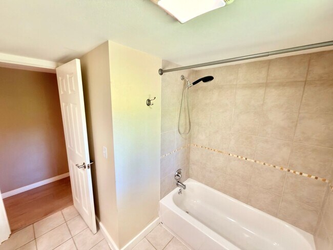 Building Photo - Spacious 4BD/3BA Bellevue Home with Private Backyard & Garage