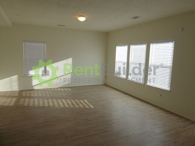Building Photo - Stunning 5-Bed Northern Hills Home – Now Just $2,395/Month!