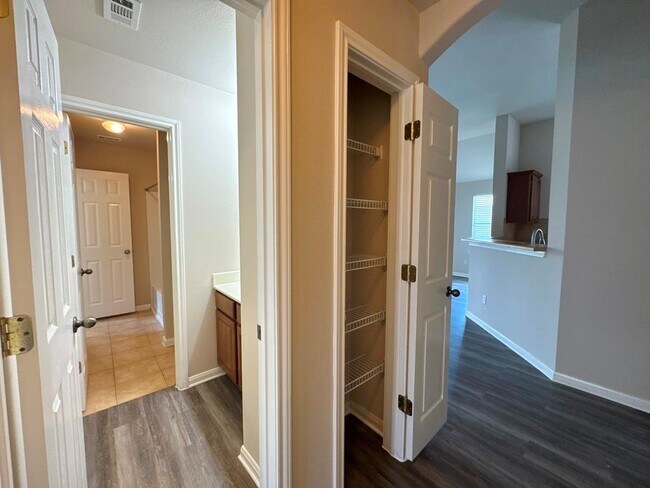 Building Photo - 285 Amber Ash Dr