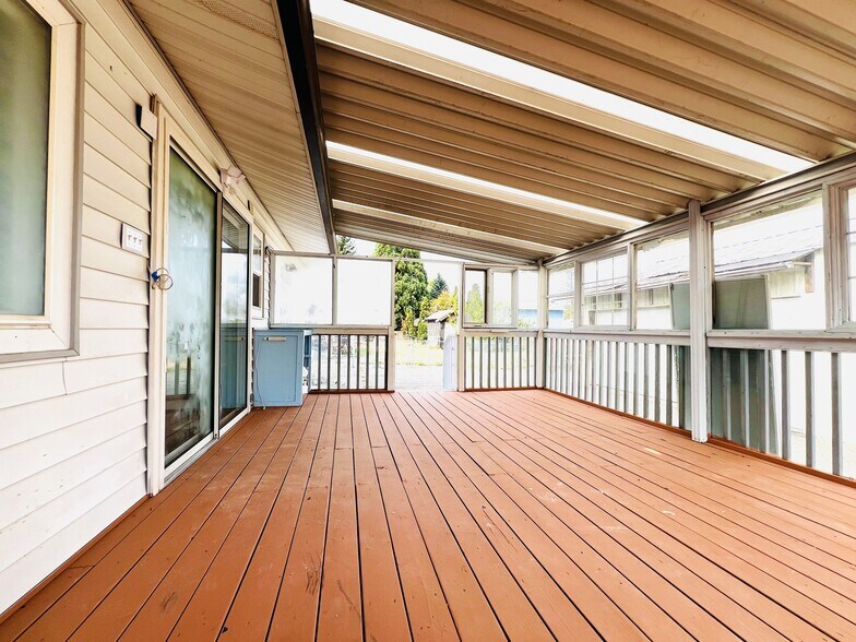 Covered deck - 25818 19th Ave S