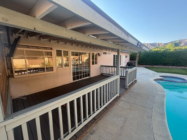 Building Photo - 3-Bedroom Single-Story Home with Private P...