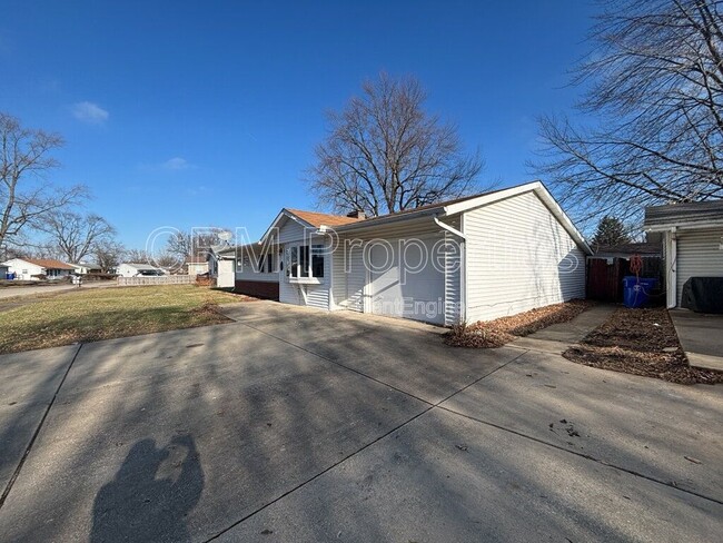 Building Photo - 5108 Algonquin Trail