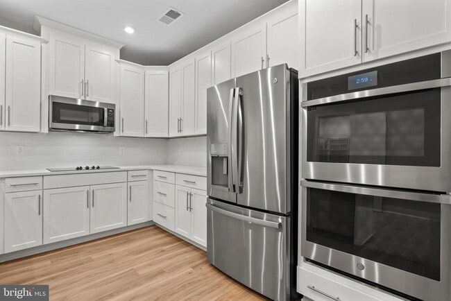 Building Photo - 1704 Bandit Loop