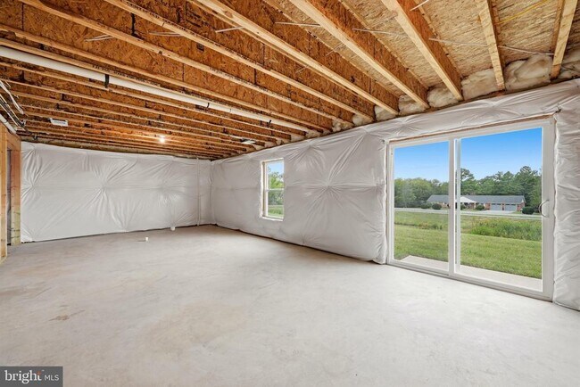 Building Photo - 102 Curtain Fall Dr