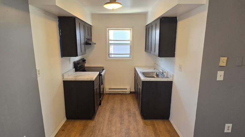 Building Photo - 384 S 6th St