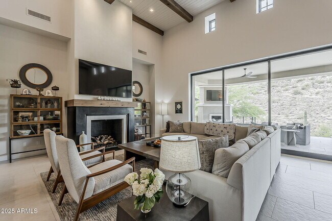 Building Photo - 12016 N Sunset Dr