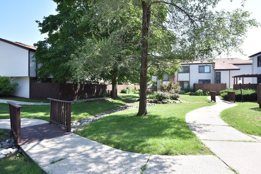 Building Photo - 8305 N 107th St