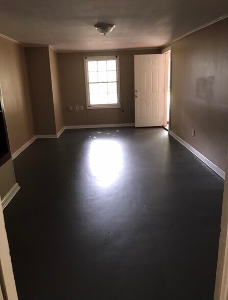 Building Photo - 447 Atkinson St