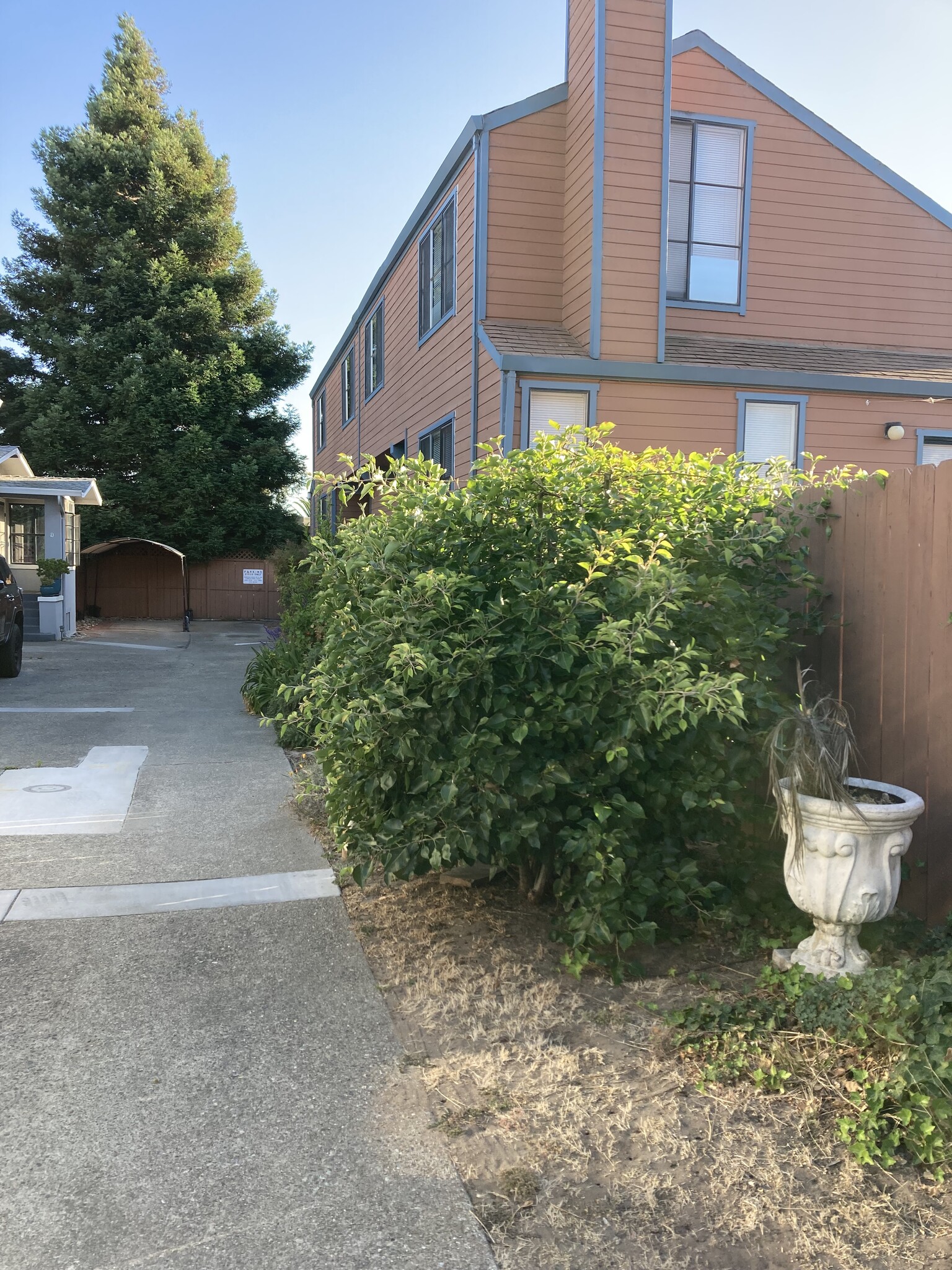 Building Photo - 2152 Clinton Ave