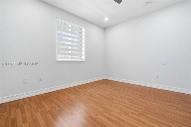 Building Photo - 16310 NW 84th Ct