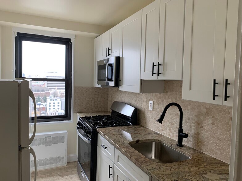 Building Photo - 225 Saint Pauls Ave