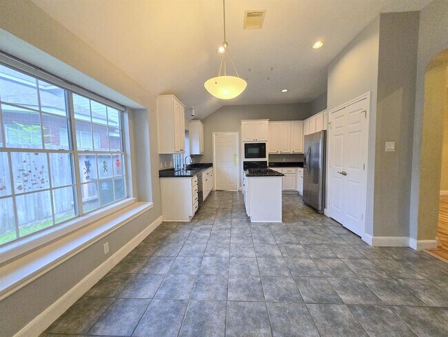 Building Photo - 5118 Rebel Ridge Dr
