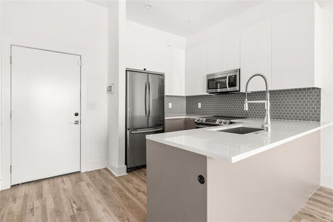 Building Photo - 1155 Custer Ave SE