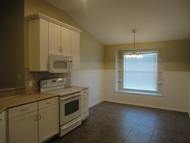 Building Photo - 4015 Warwick Hills Dr