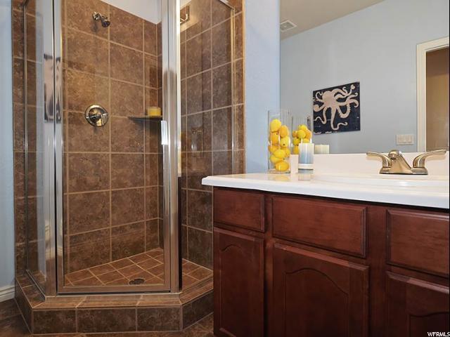Building Photo - Beautiful 6-Bedroom Riverton House