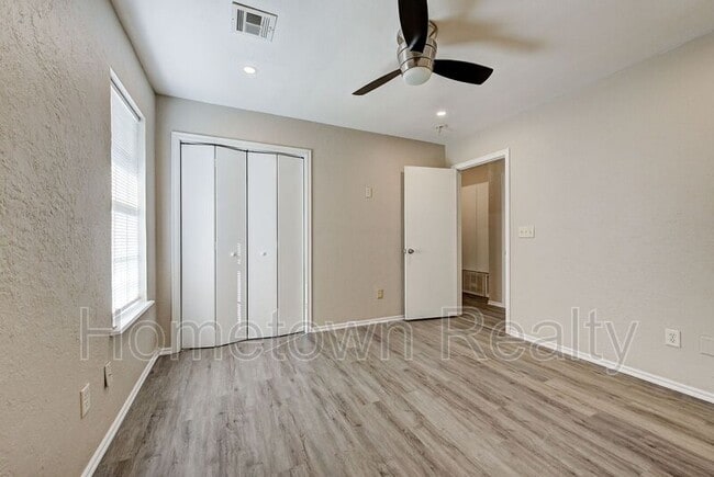 Building Photo - 1704 Tudor Dr