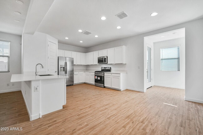 Building Photo - 12617 W Kaler Dr