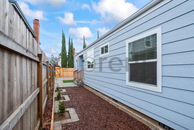 Building Photo - 10112 Westminster Ct