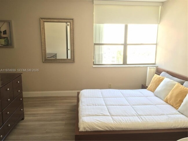 Building Photo - 1800 Collins Ave