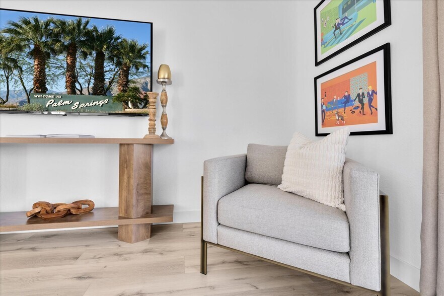 Building Photo - 2701 E Mesquite Ave