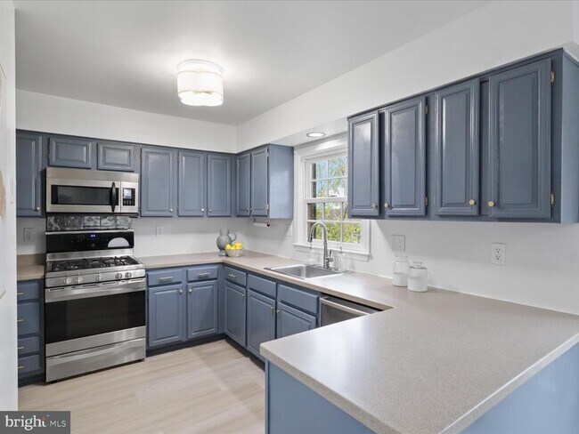 Building Photo - 3001 Federal Hill Dr