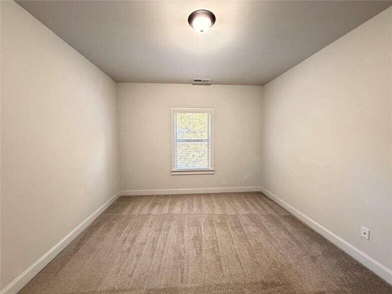 Building Photo - 235 Broadmoor Dr